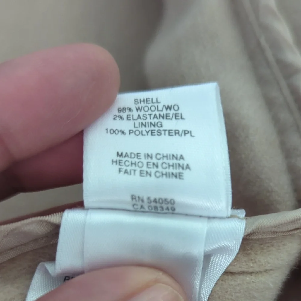 Source Unknown Beige Cape with Dark Edging - Picture 15 of 16